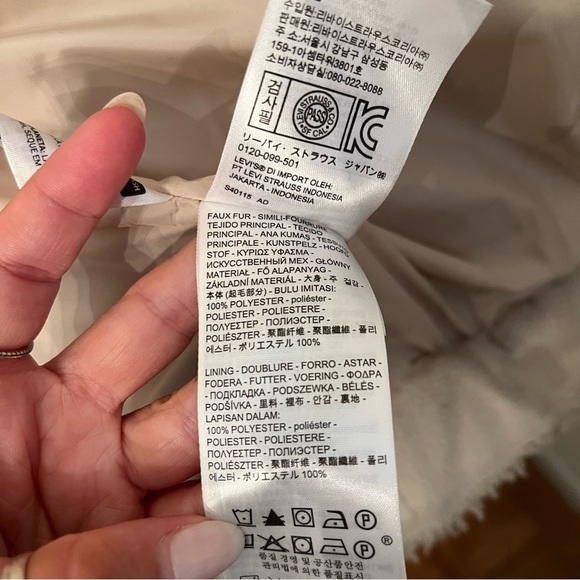 Levi’s Sherpa Jacket - Picture 5 of 5